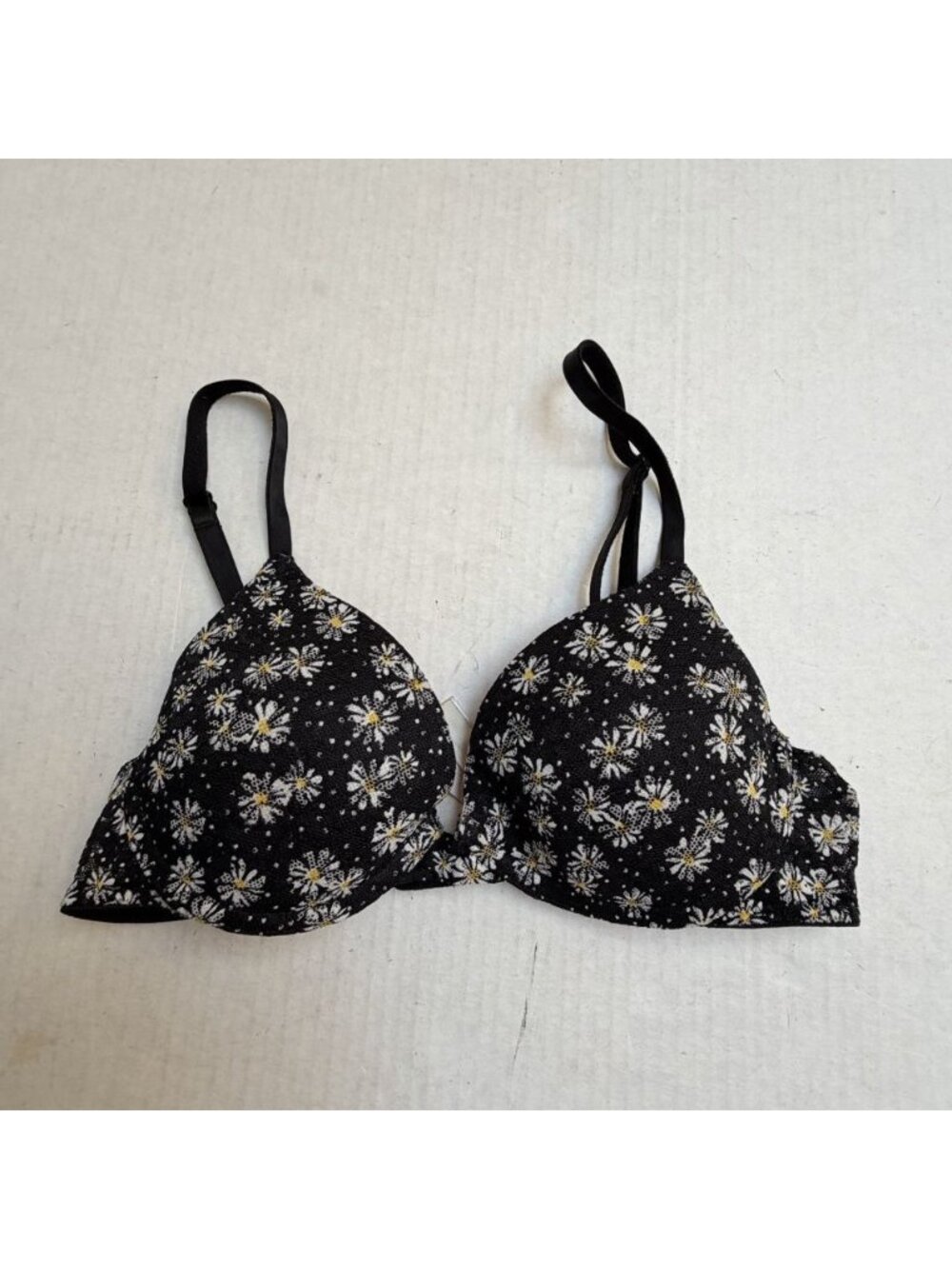 Victoria's Secret Pink Wear Everywhere T shirt Lightly Lined Bra Size 34A Floral